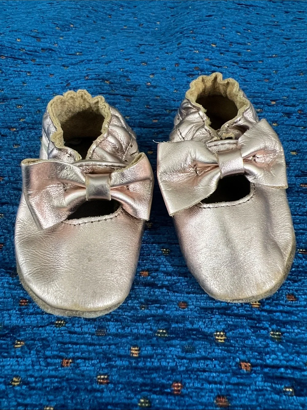 Robeez sz 0–6 month Baby Girls pink/bronze Metallic Bow Slip-On soft Shoes